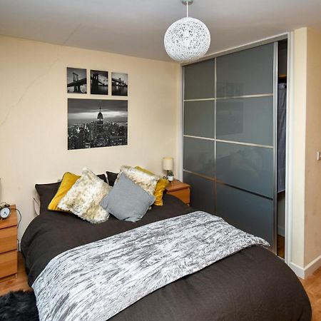 The Hub - Spacious, Bright And Modern With Free Parking Daire Milton Keynes Dış mekan fotoğraf